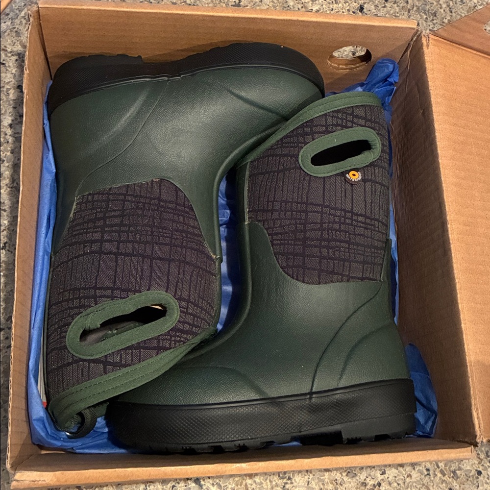 Kids size 9 Toddler Classic II Winter BOGS in Cracks print, new in box. - Picture 8 of 9